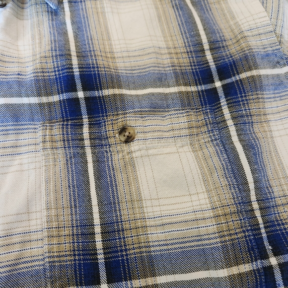 Bill Blass Plaid Long Sleeve Button Down - Picture 3 of 6